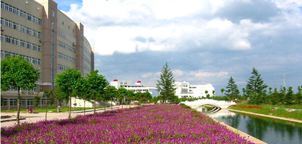 黄冈师范学院 - 最美大学