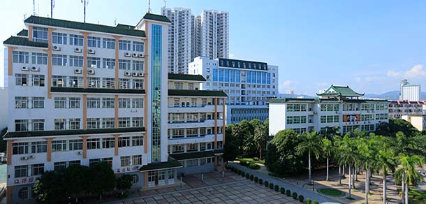 右江民族医学院