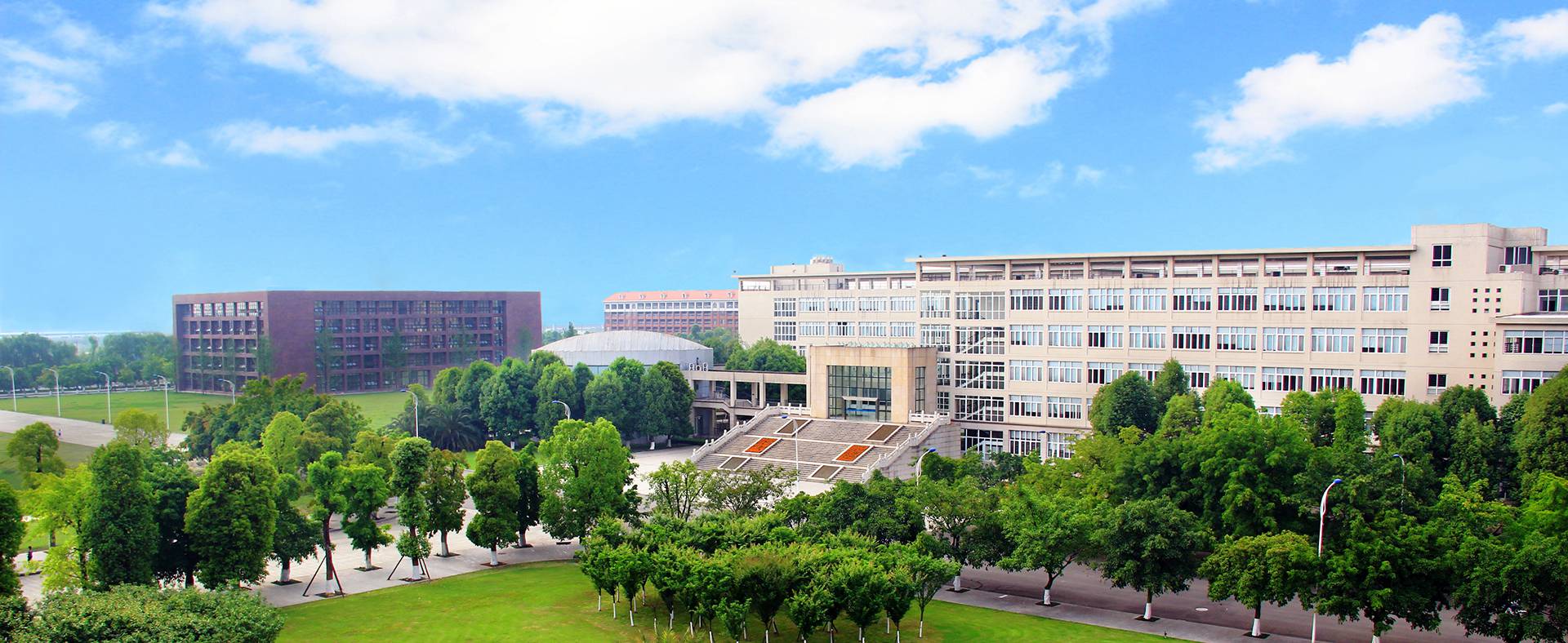 四川大学锦江学院
-校园风景