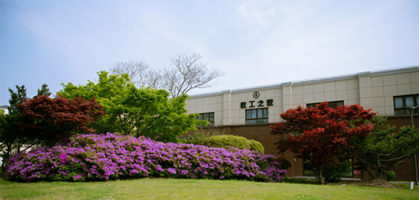 上海现代化工职业学院 - 最美大学